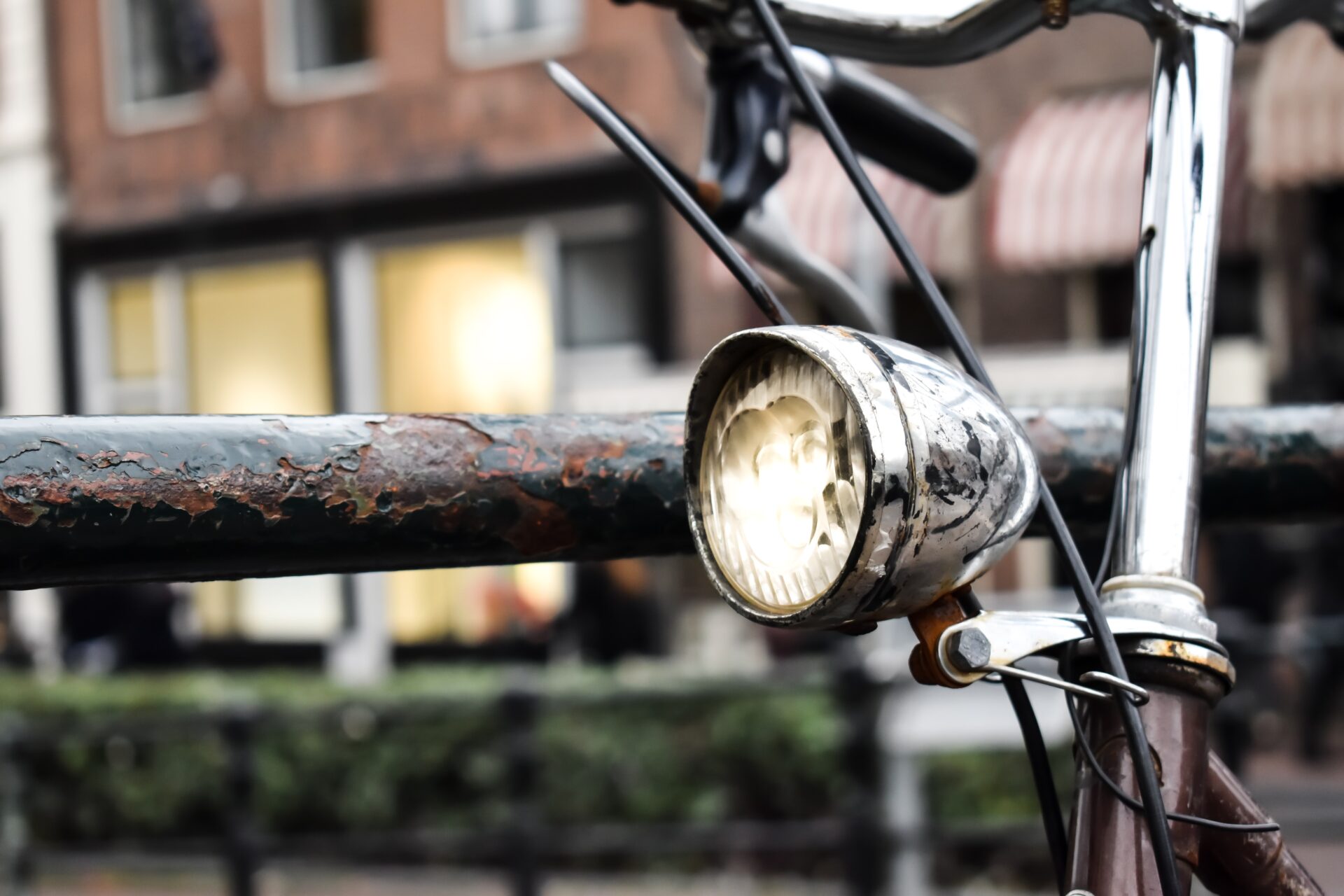 自転車 ライト 点滅 消え ない